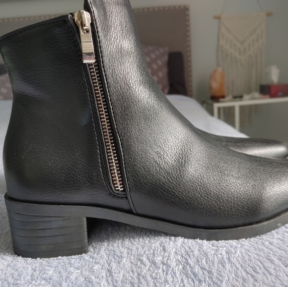 *SOLD* SHEIN Ankle boots - Picture 2 of 5
